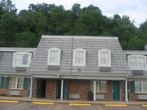 Country Squire Inn And Suites Coshocton Exterior photo